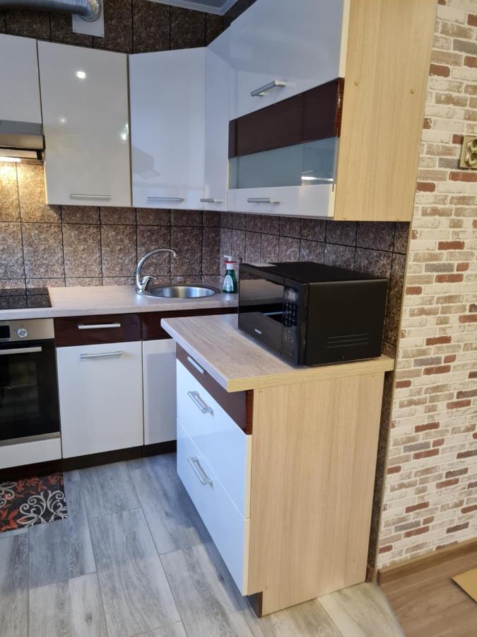 Hannah Krāslava المظهر الخارجي الصورة