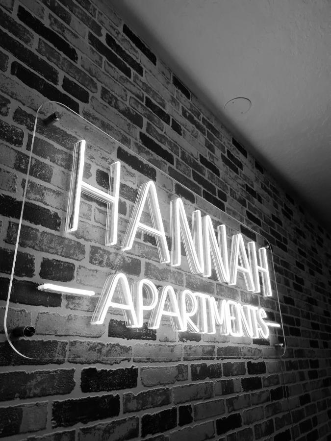 Hannah Krāslava المظهر الخارجي الصورة